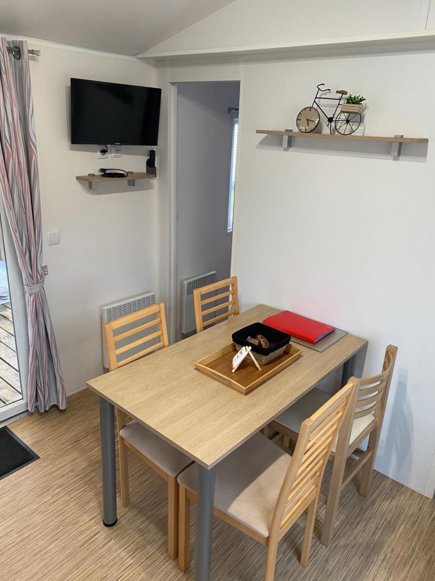 Mobil Home Tout Confort Ideal Pour 4 Personnes Dans Le Domaine De Dugny Camping 4 Etoiles, Proche De Blois, Du Zoo De Beauval Et Des Chateaux De La Loire Onzain Luaran gambar